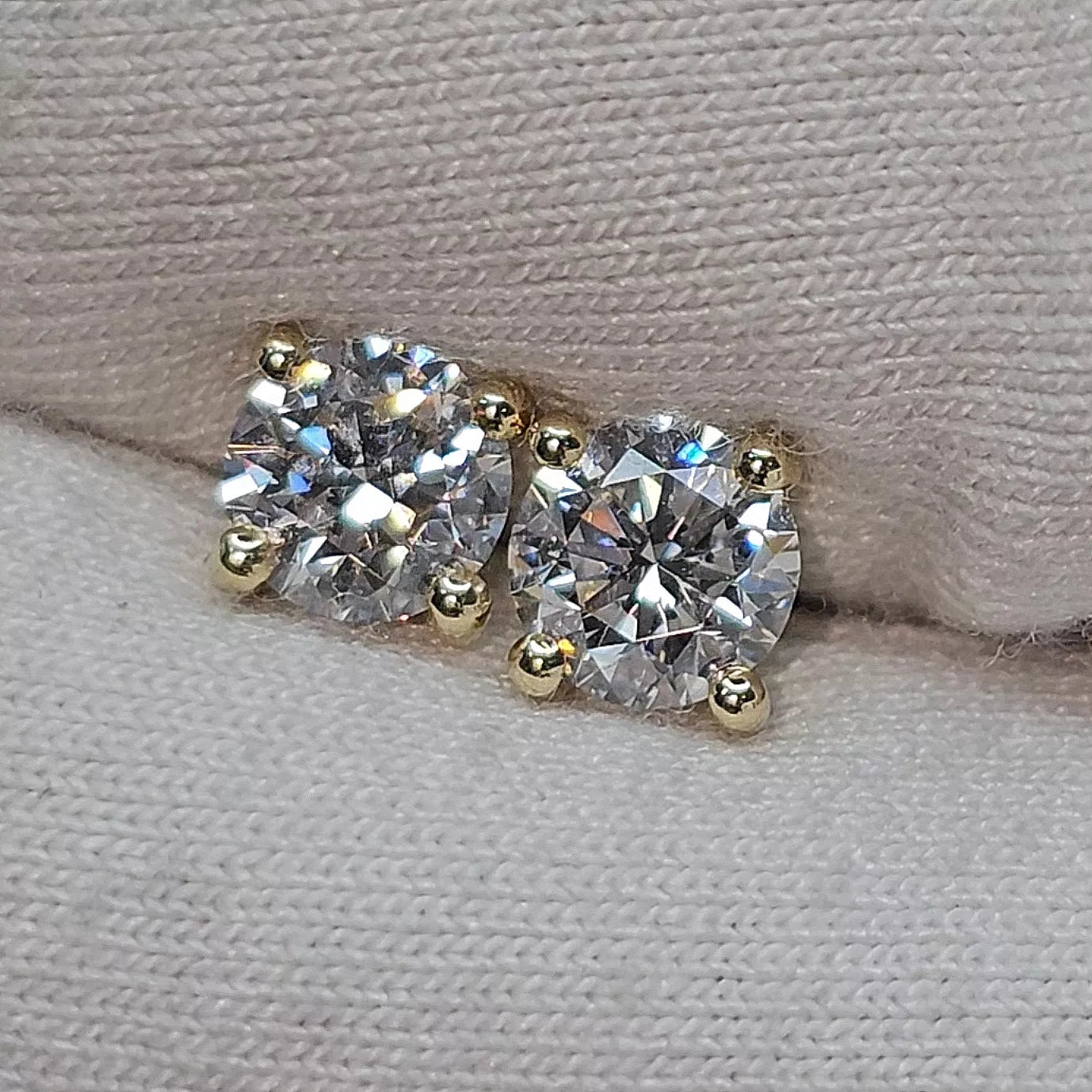 עגילי נויה | 0.5 - 2 קראט