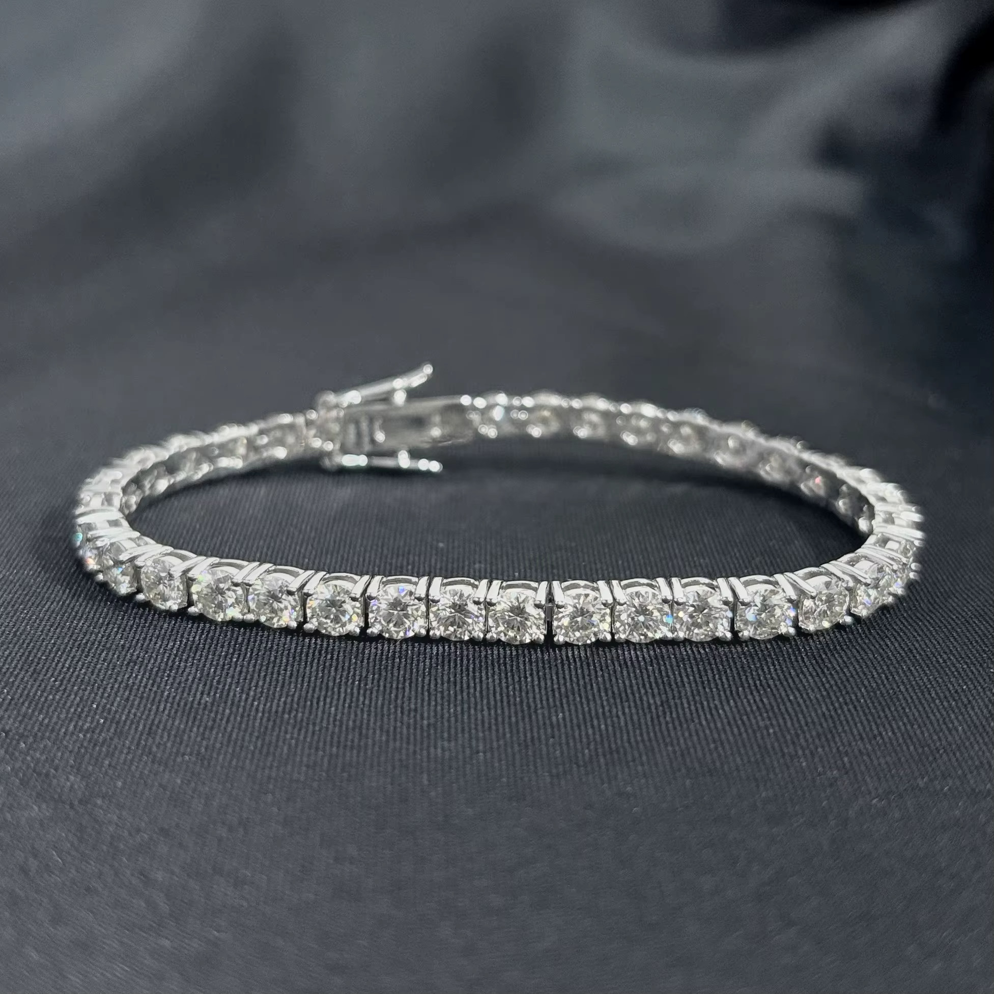 צמיד טניס מזהב לבן טהור | יהלומי מעבדה